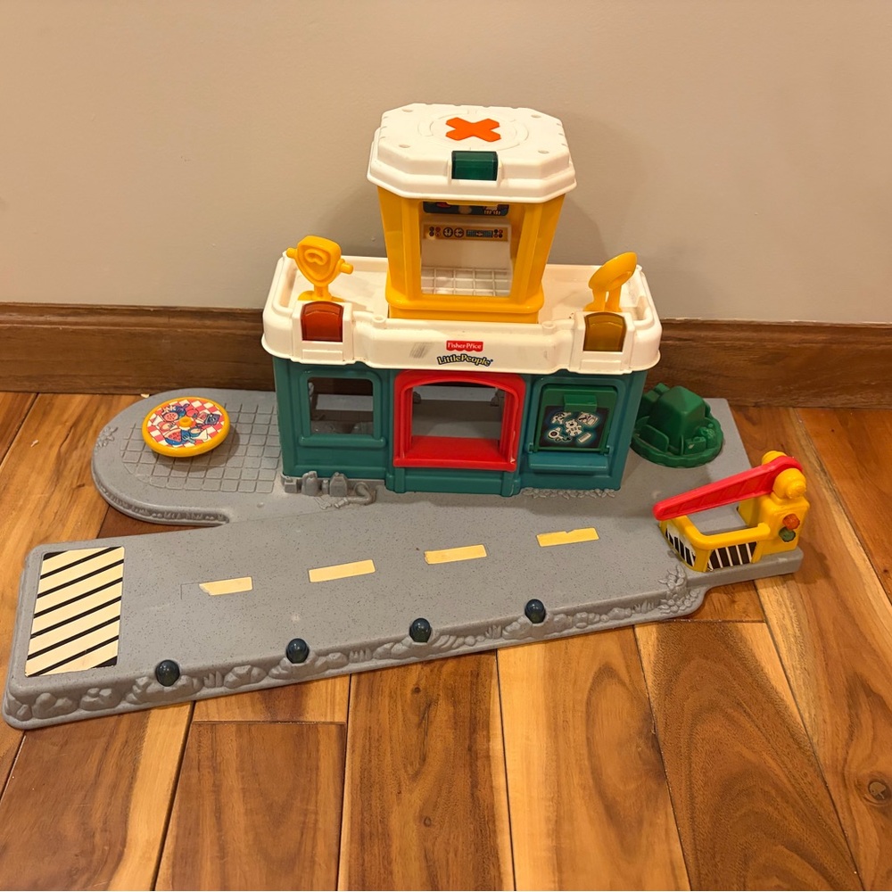 Fisher Price Lighted Little People Discovery Airport